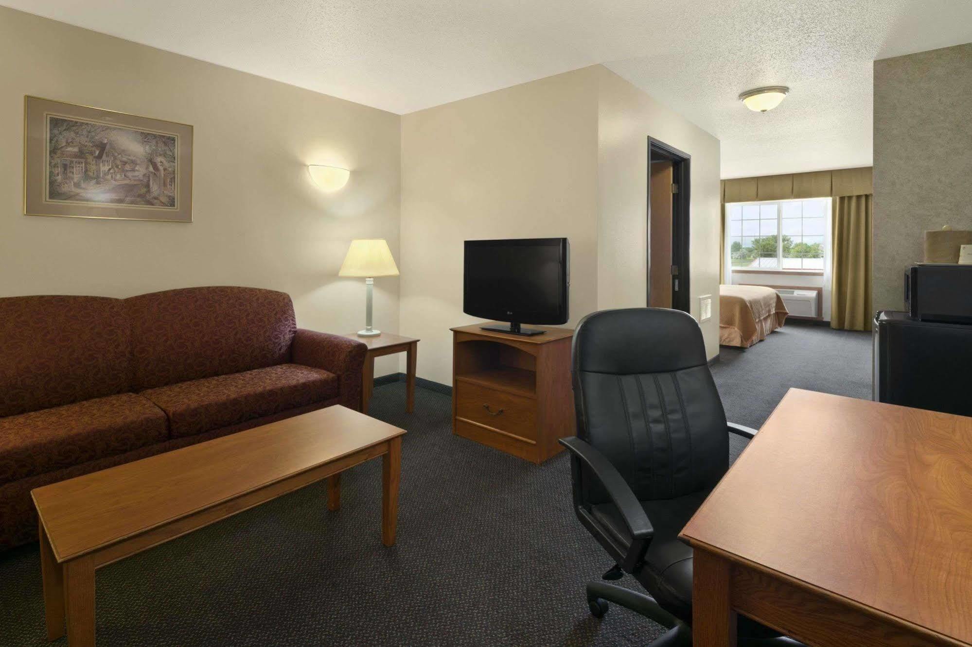 Travelodge & Suites By Wyndham Fargo/Moorhead Exterior foto